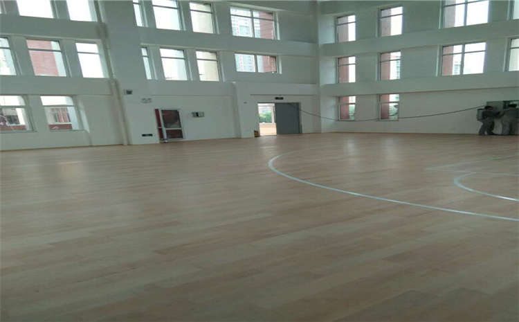 歐氏學(xué)校籃球場(chǎng)木地板安裝工藝