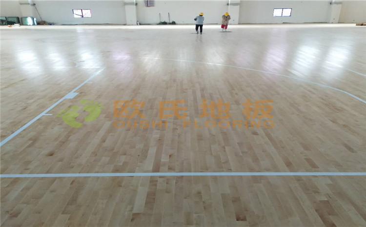 冮蘇宿遷項(xiàng)里學(xué)?；@球館木地板案例—?dú)W氏運(yùn)動(dòng)木地板廠家