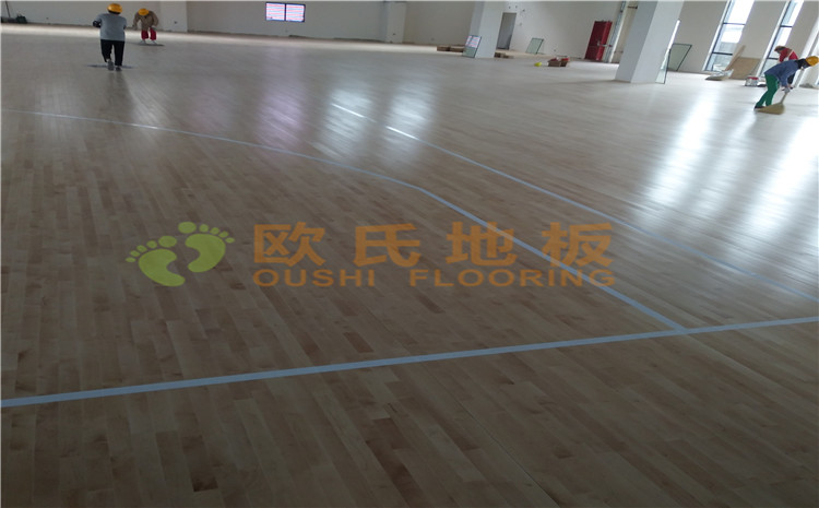 冮蘇宿遷項(xiàng)里學(xué)?；@球館木地板案例—?dú)W氏運(yùn)動(dòng)木地板廠家